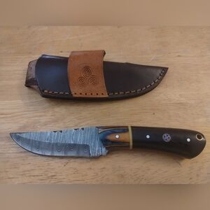 New Damascus steel blade men's hunting knife with sheath